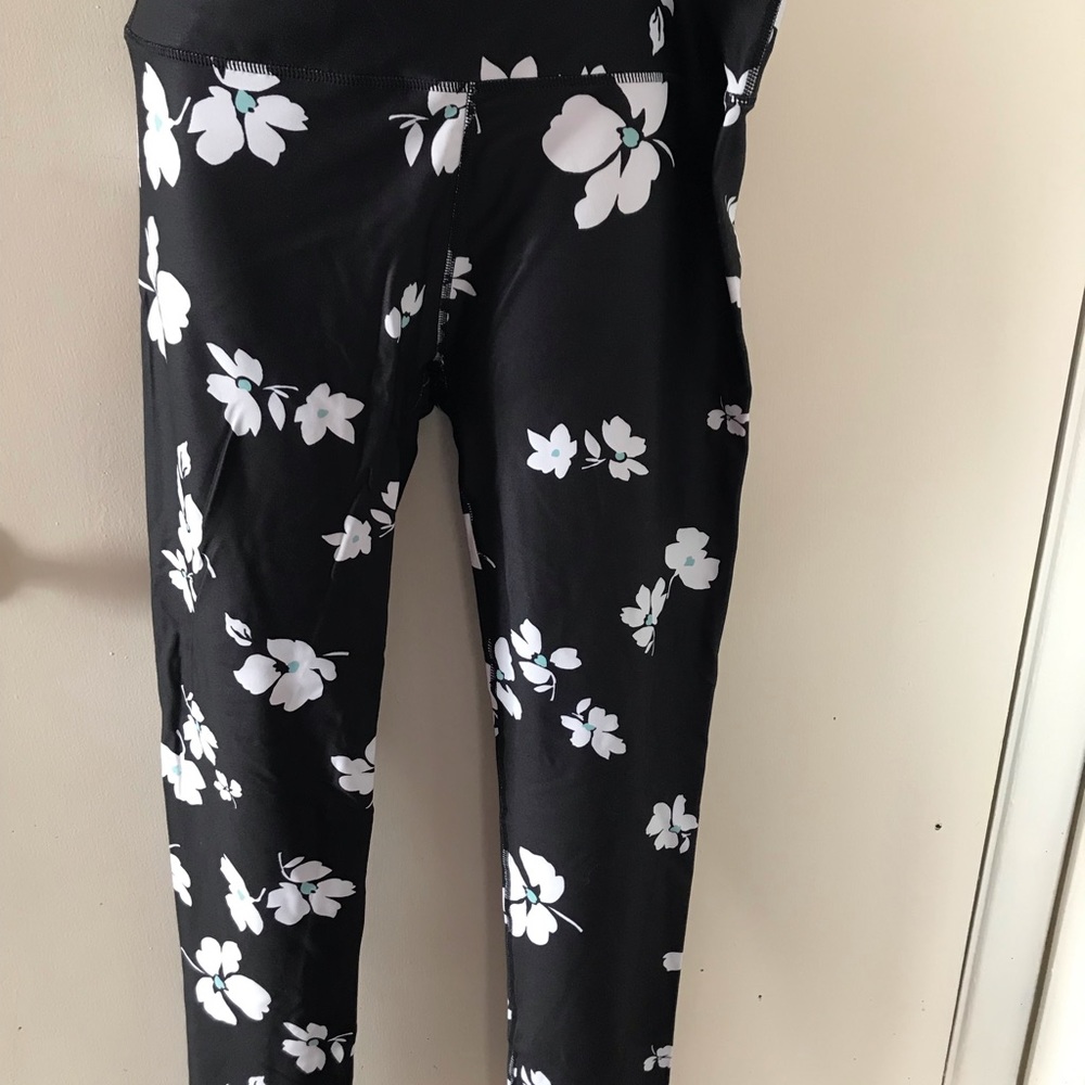 Fabletics pretty flower Salar leggings